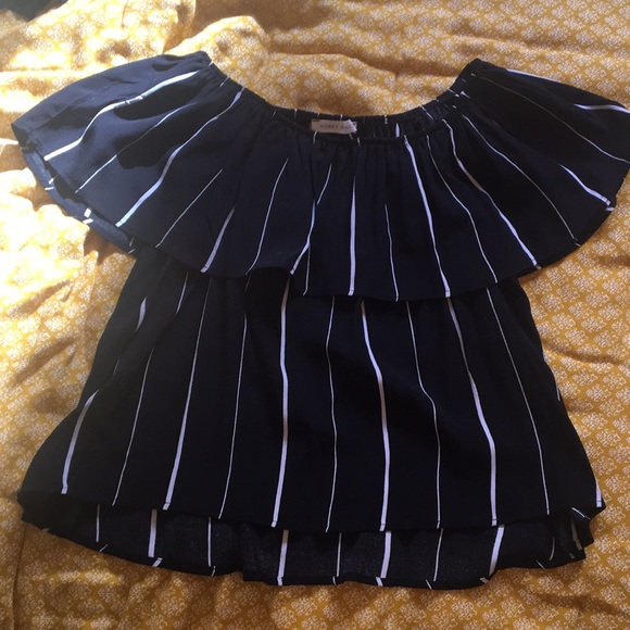 Striped off the shoulder - Picture 1 of 3